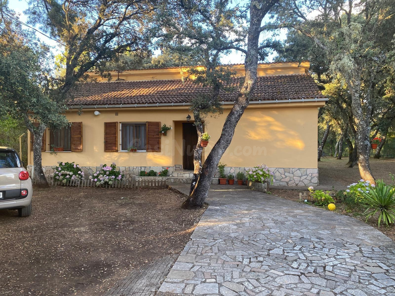 VENTA: Casa con Terreno y Piscina en Cueto. - foto 3