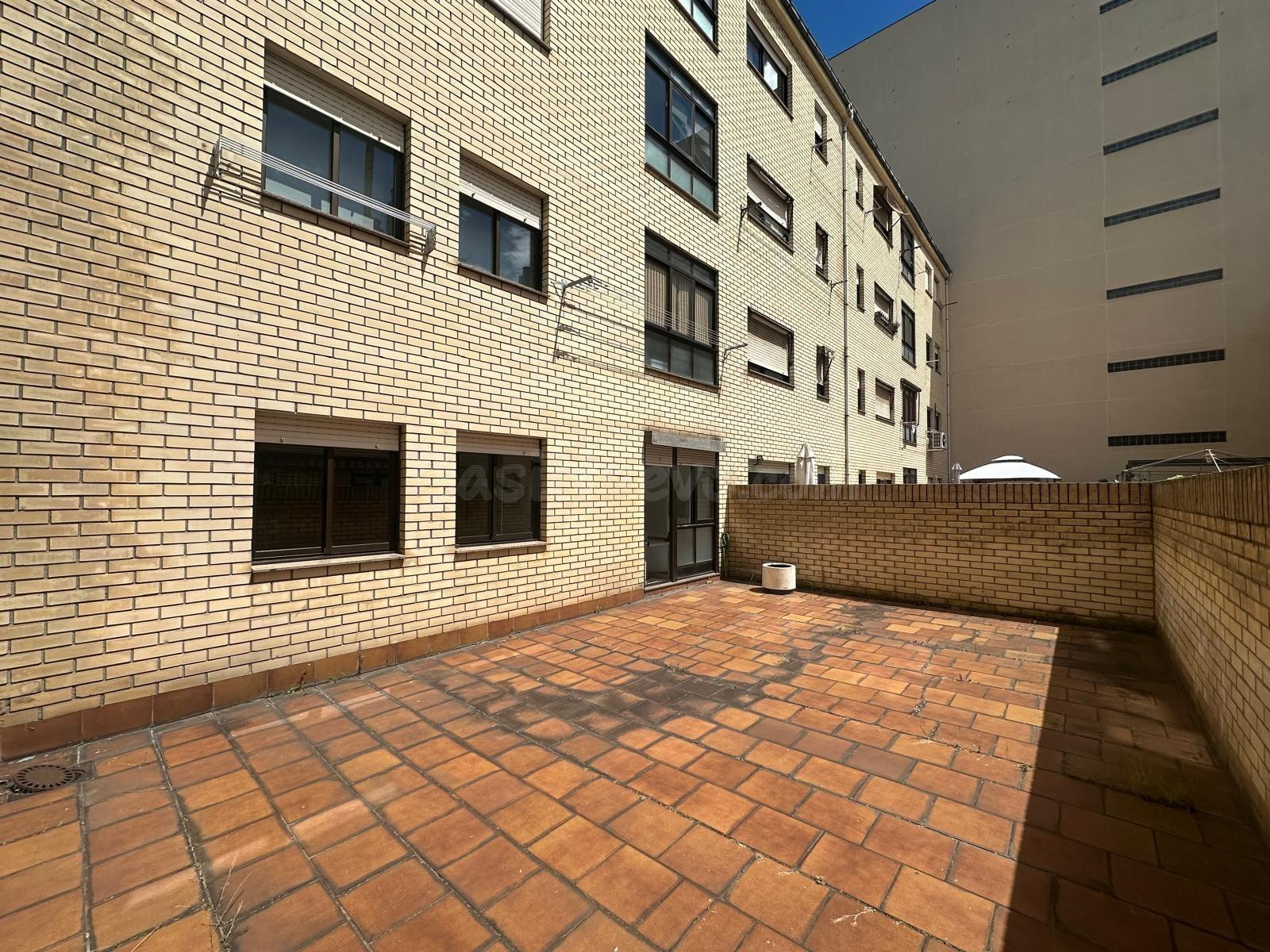 VENTA: Amplio y Luminoso Piso en el Centro de Ponferrada