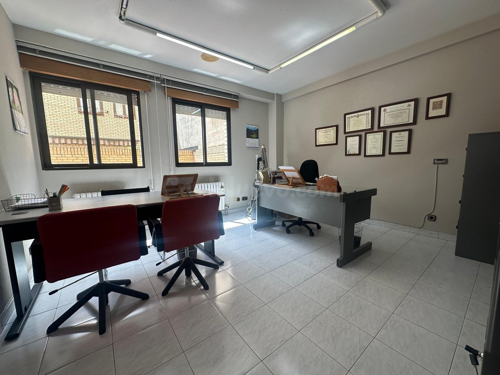 VENTA: Amplio y Luminoso Piso en el Centro de Ponferrada - foto 4