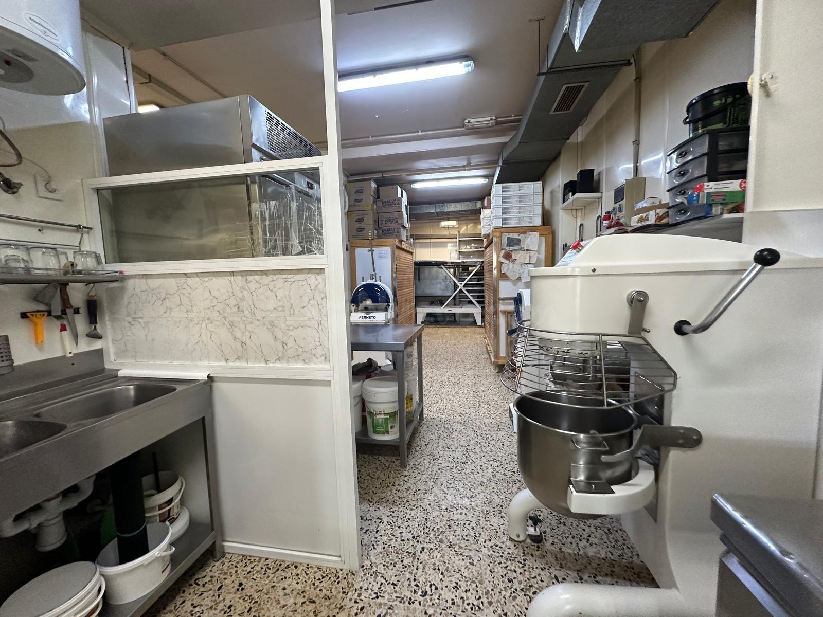 VENTA: Local Comercial con Negocio en funcionamiento. - foto 5