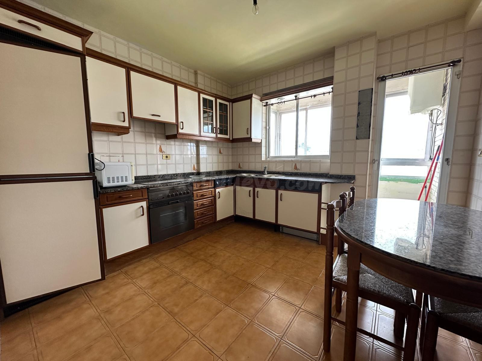 VENTA: Amplio y luminoso piso en Ponferrada - foto 3