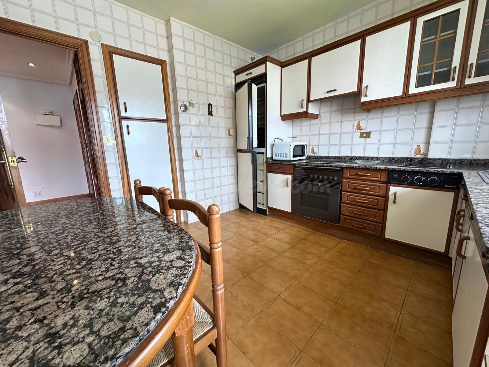 VENTA: Amplio y luminoso piso en Ponferrada - foto 4