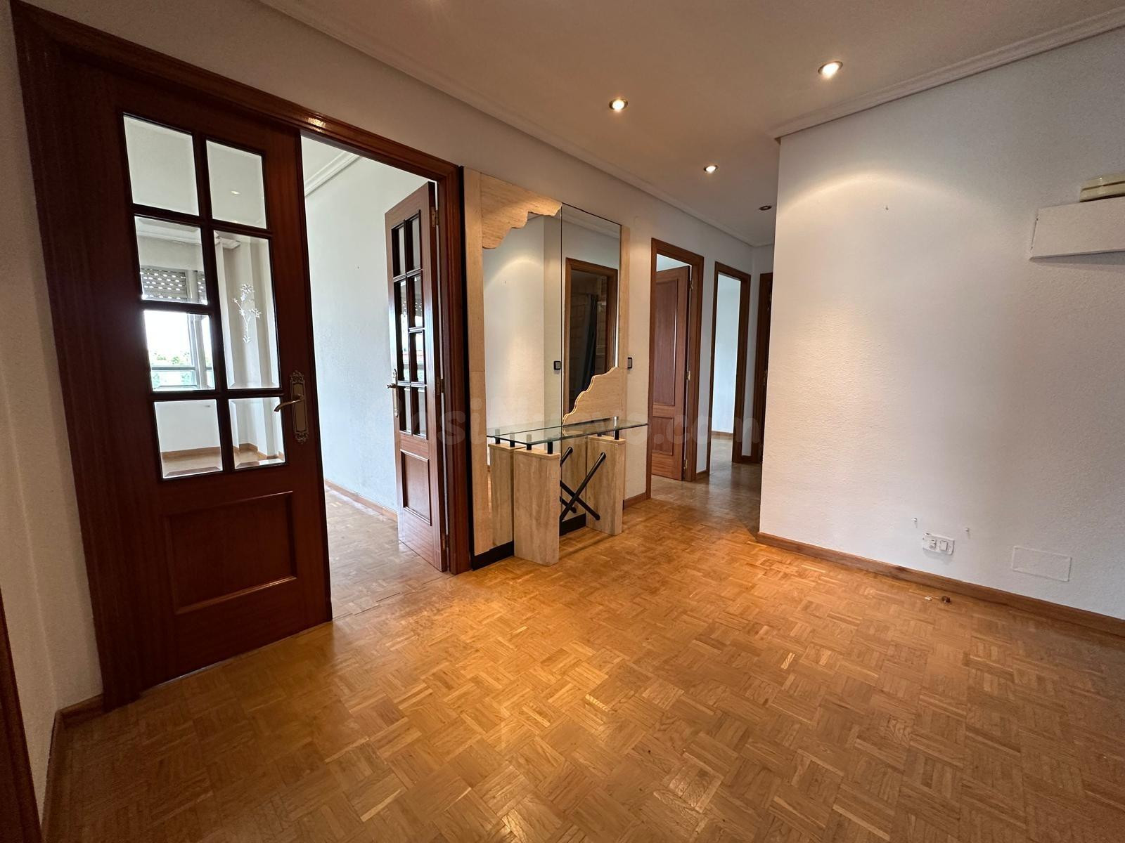 VENTA: Amplio y luminoso piso en Ponferrada - foto 5