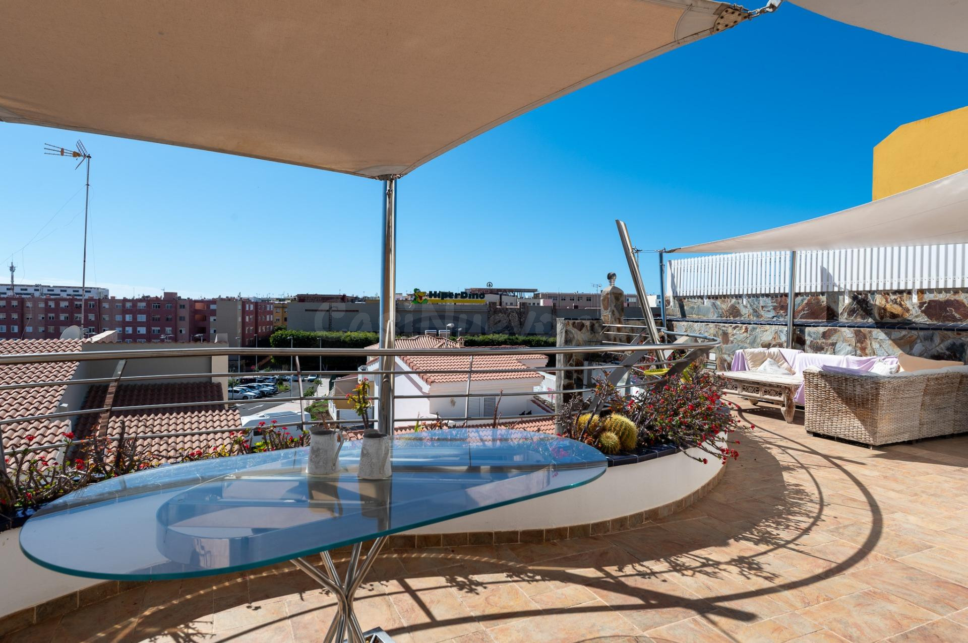Exclusiva villa de diseño en la prestigiosa zona de Bellavista - foto 2