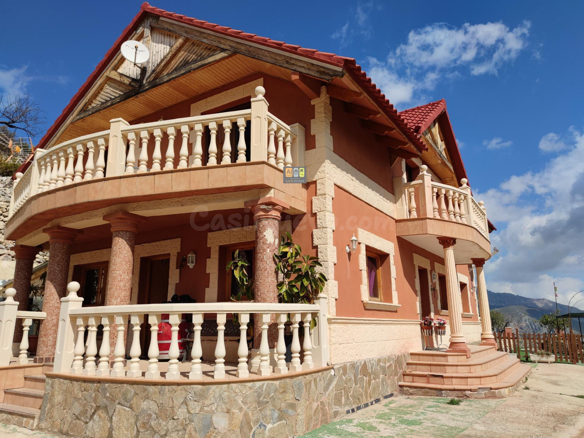Chalet Con Piscina En Venta En Confrides