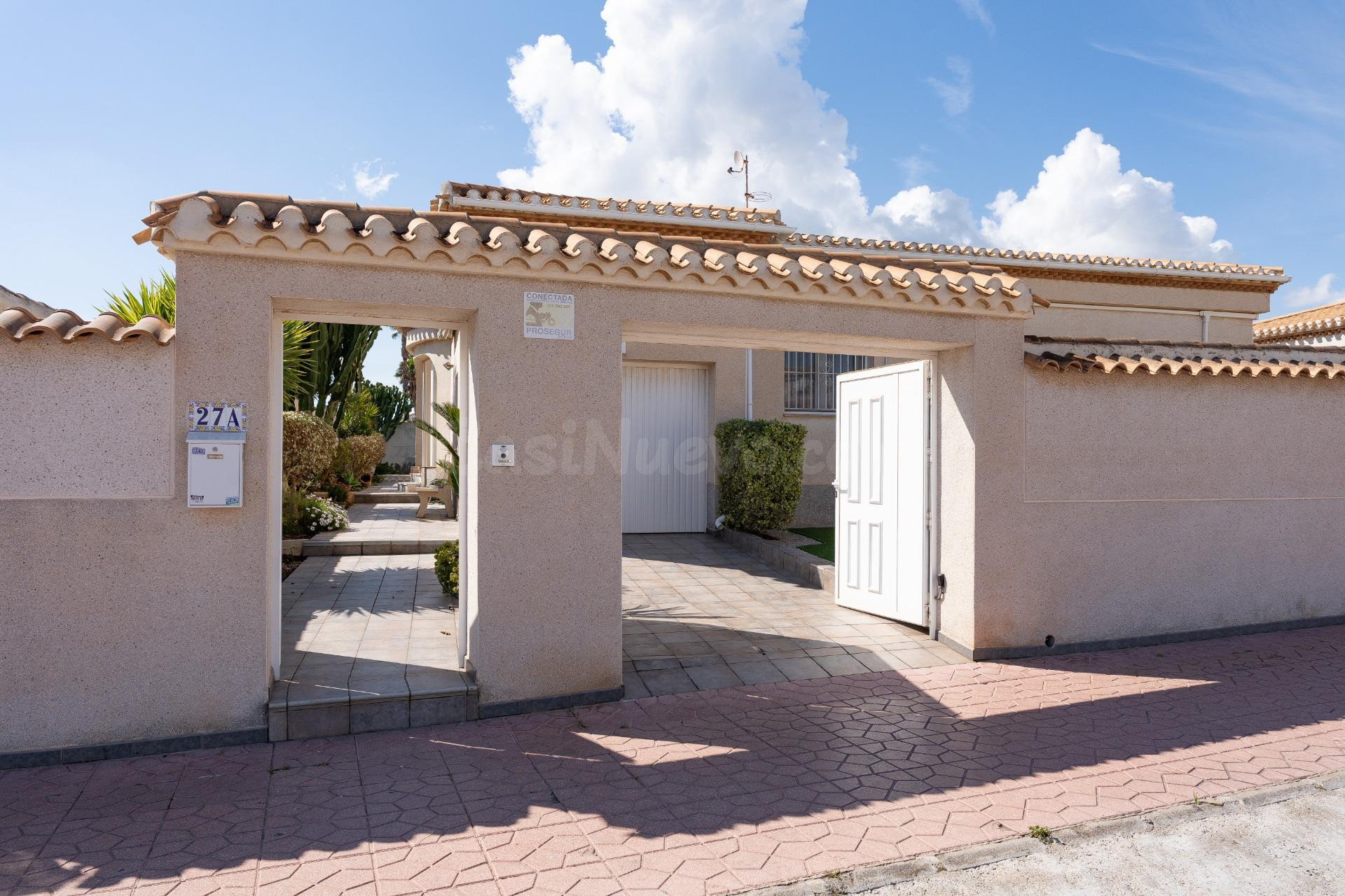 CHALET EN PLANTA BAJA CON 3 DORMITORIOS, GARAJE Y PISCINA EN - foto 5