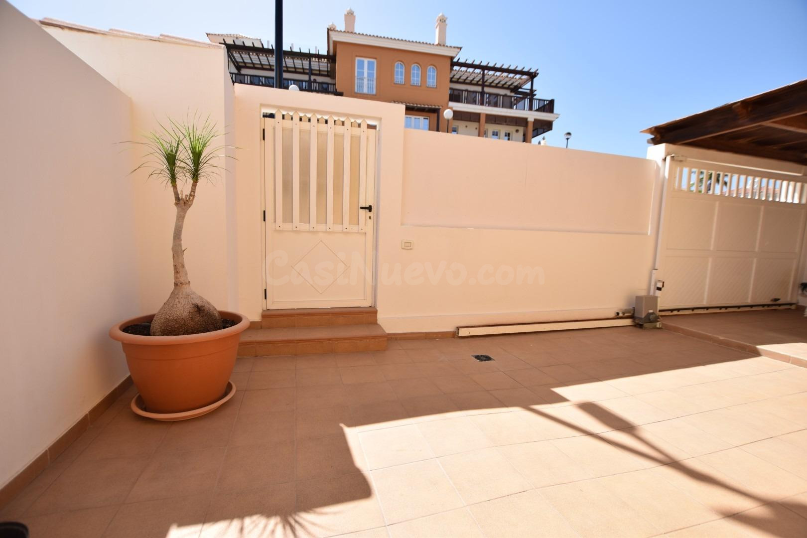 Casa de tres plantas con vistas al mar y amplia terraza - foto 3