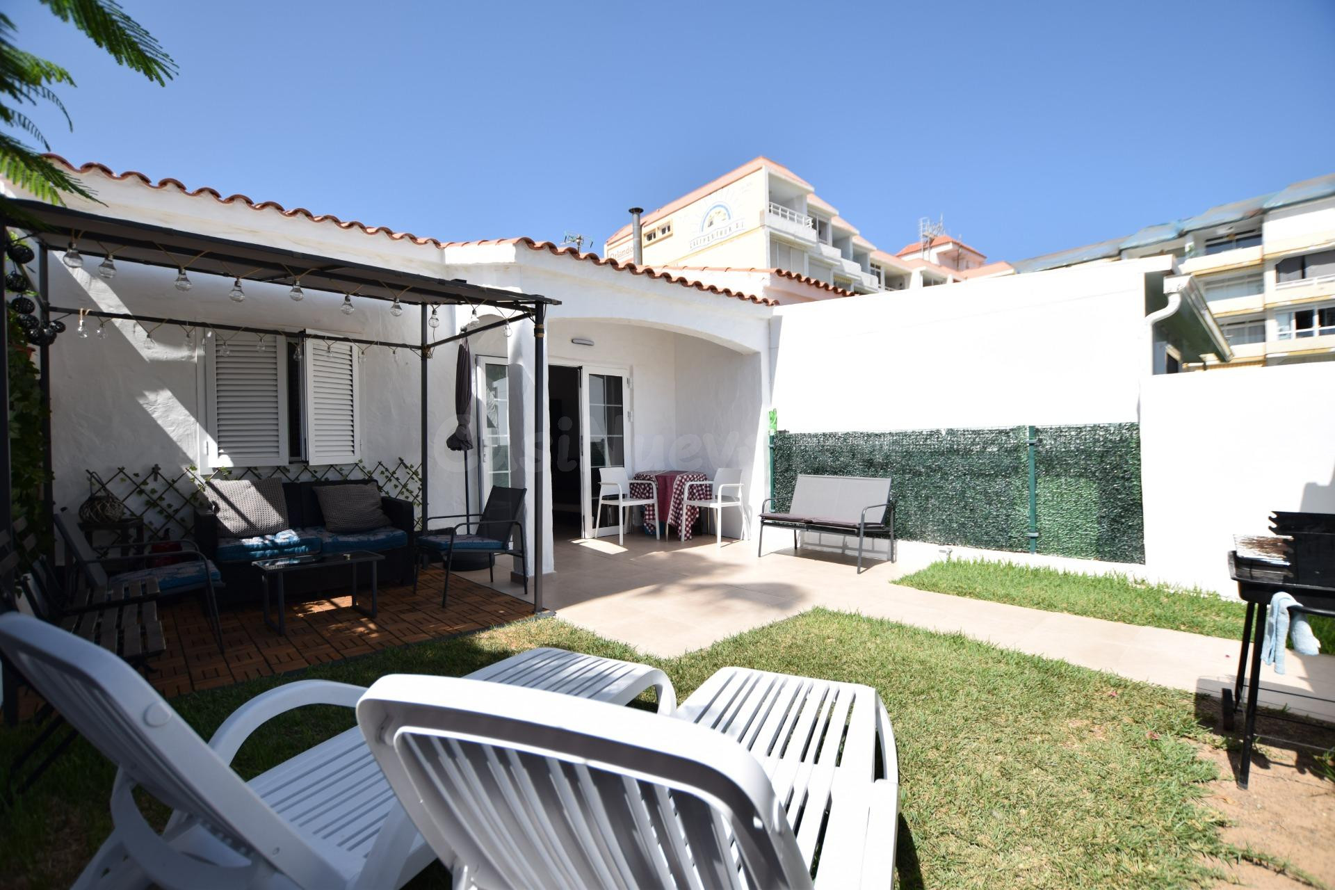 Bungalow con terraza grande para relajar - foto 2