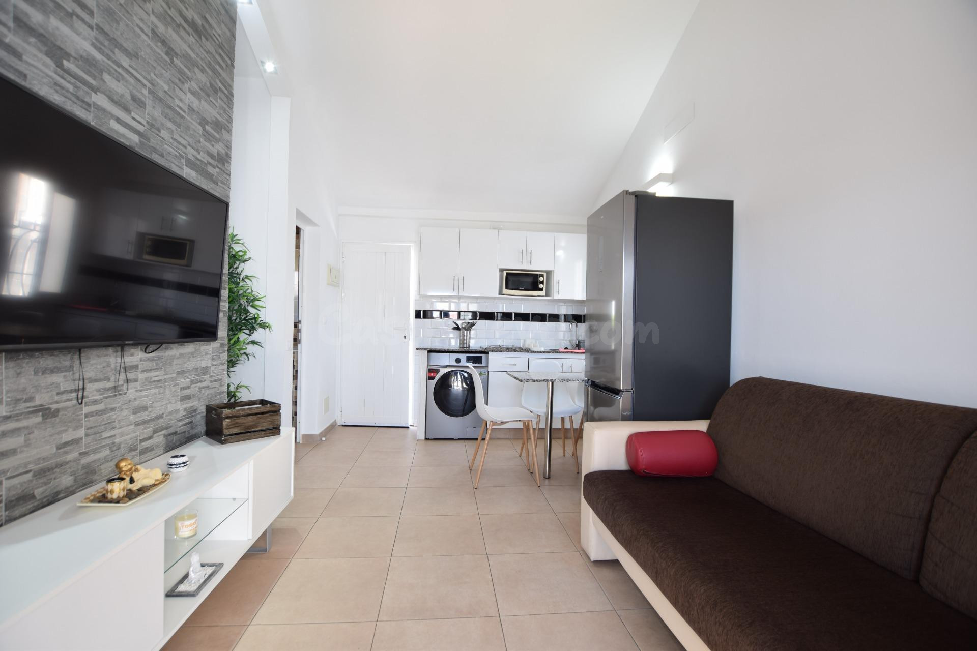 Bungalow con terraza grande para relajar - foto 4