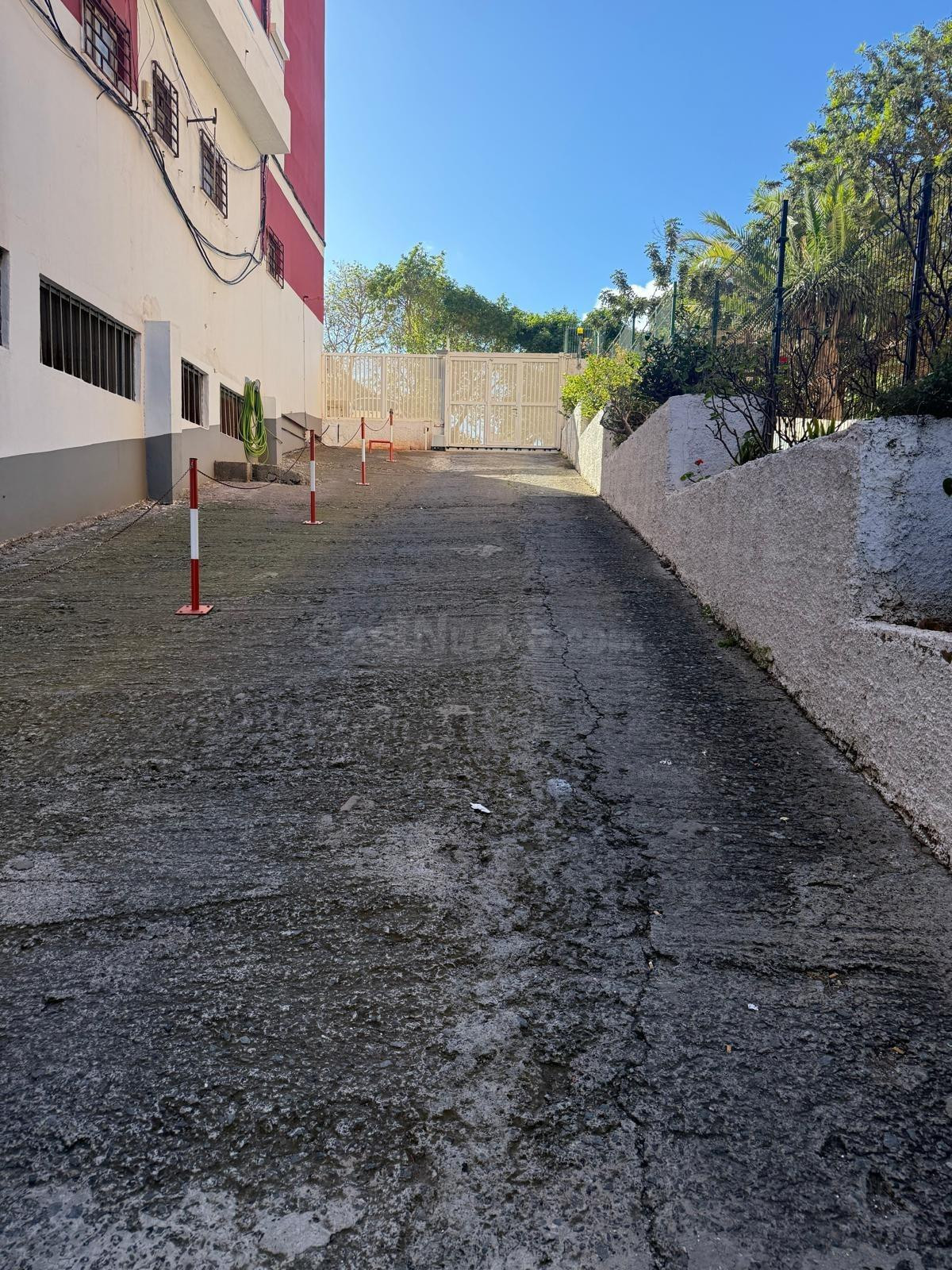 Plaza de garaje para coche y moto en La Feria