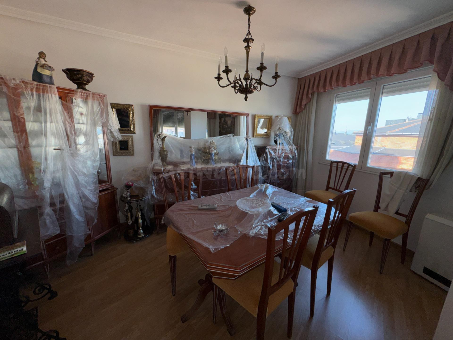 VENTA: Amplio y Luminoso Piso en el Centro de Ponferrada - foto 3
