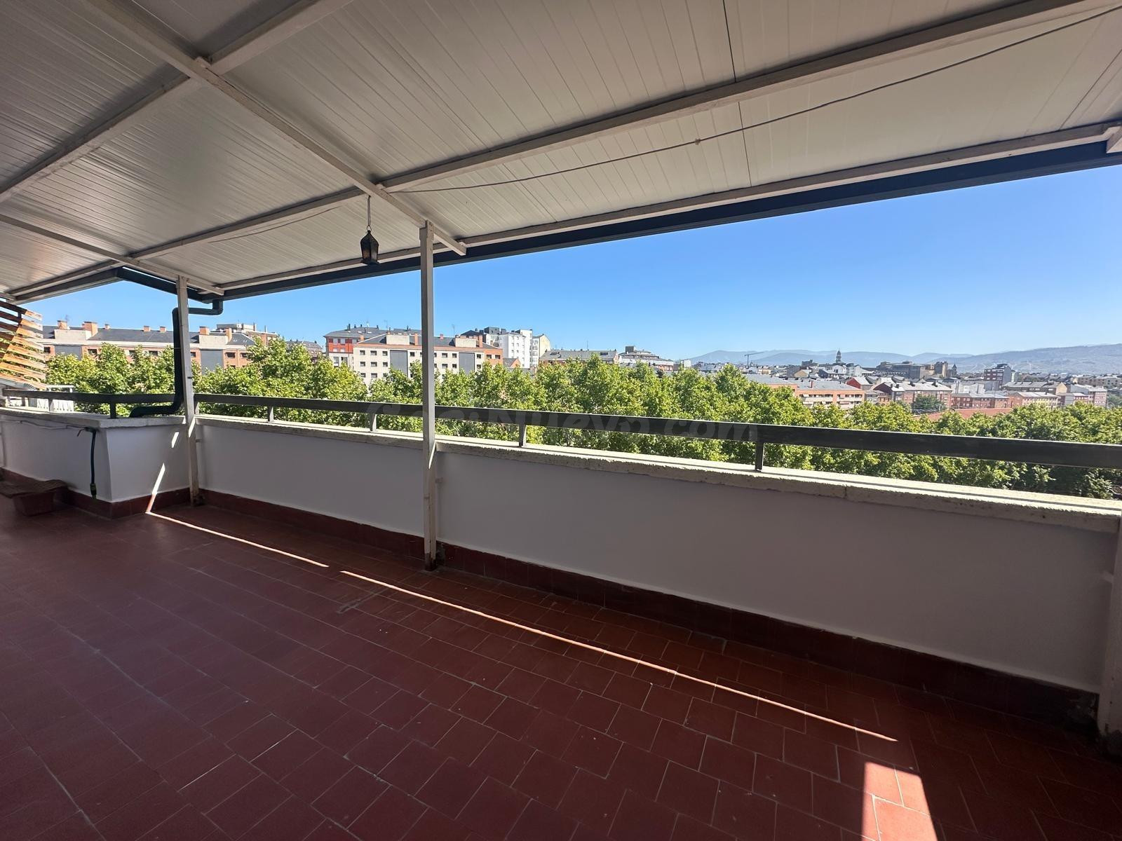 Piso Espacioso en Alquiler en la Estación de Ponferrada