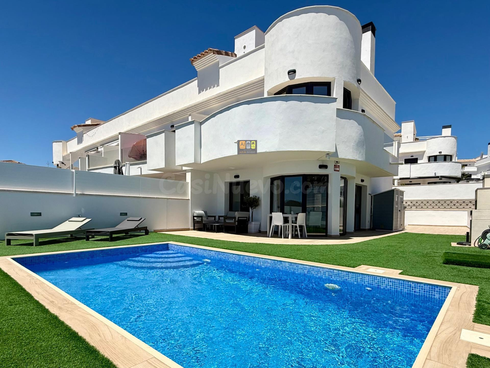 Chalet adosado moderno con vistas panorámicas en Finestrat