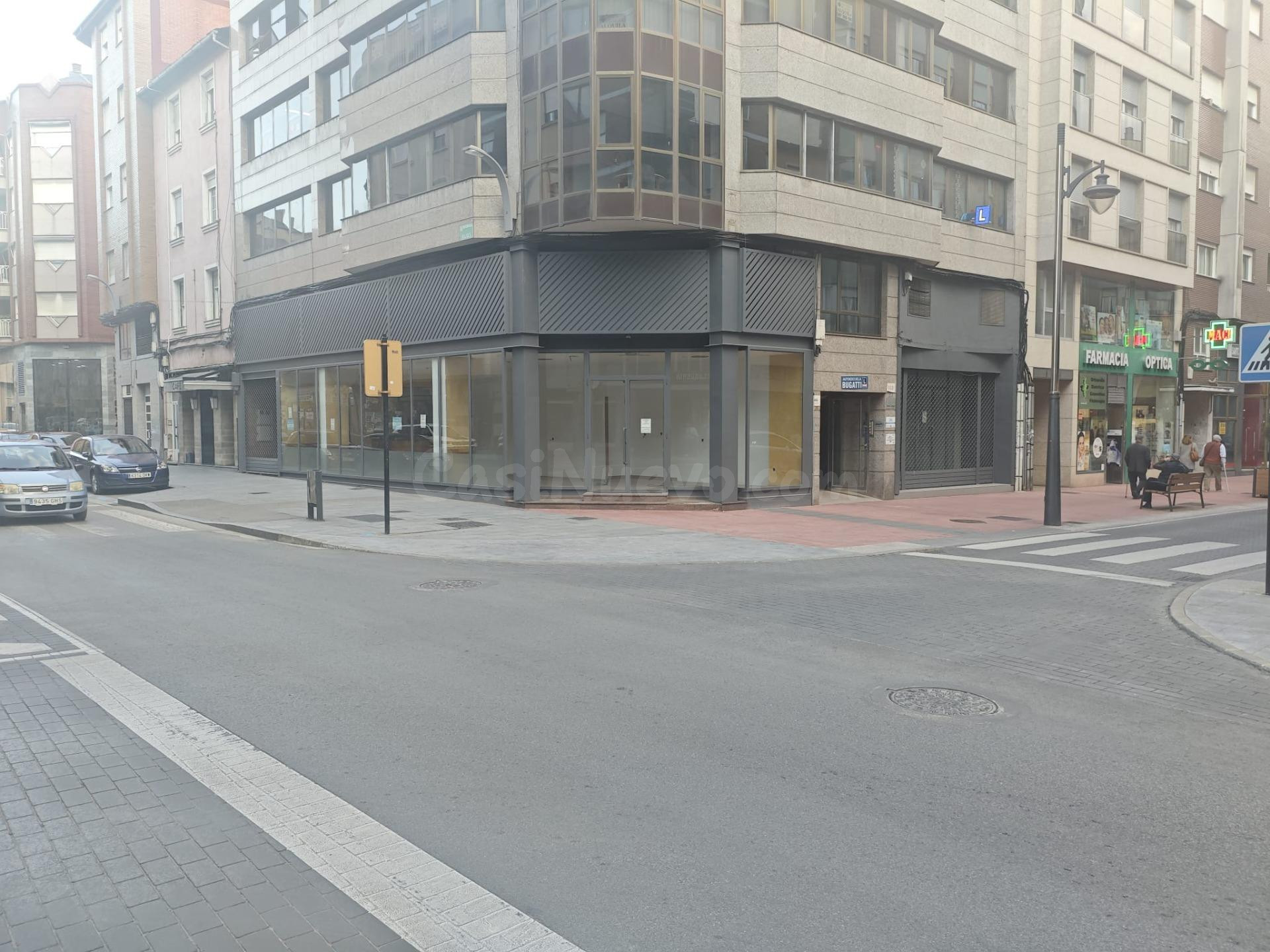 Amplio Local Comercial Semireformado en el Centro de Ponferrada