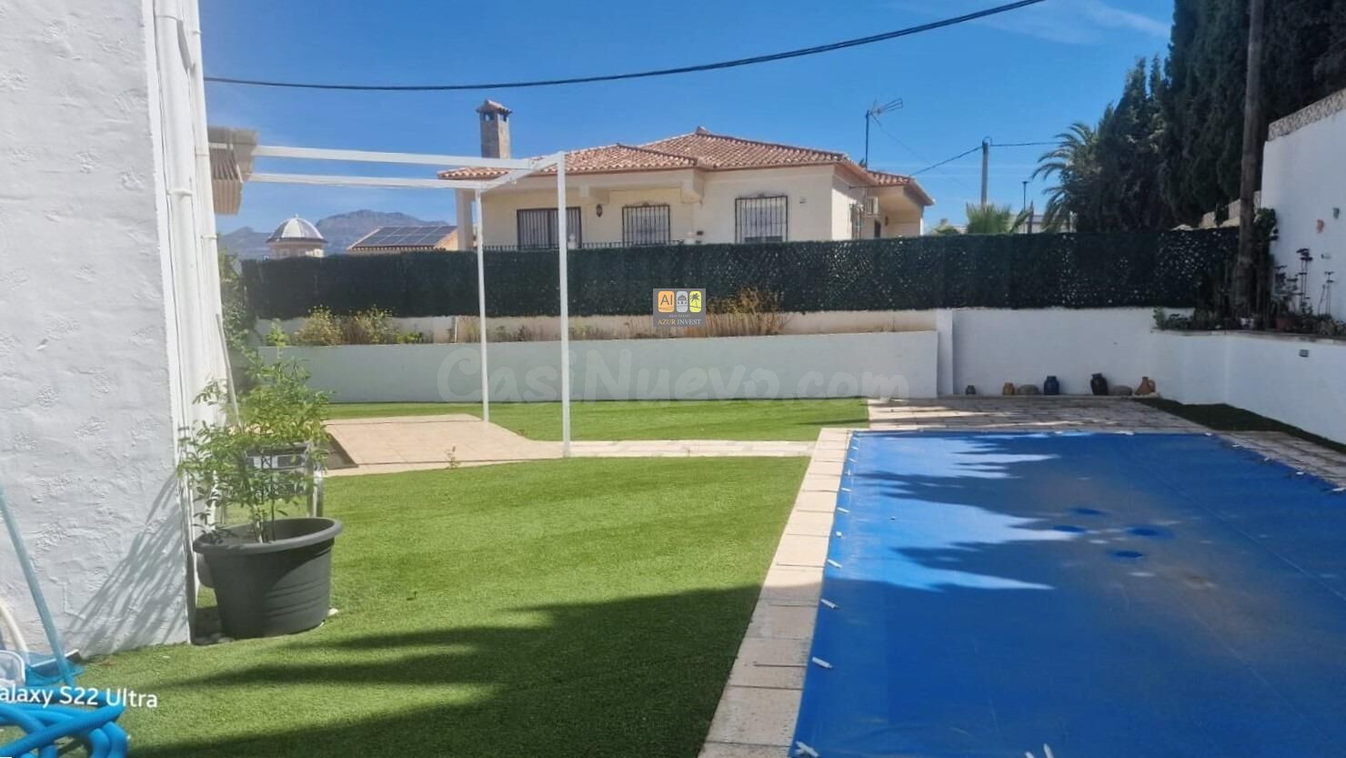 Chalet en venta con piscina privada en Albir - foto 2