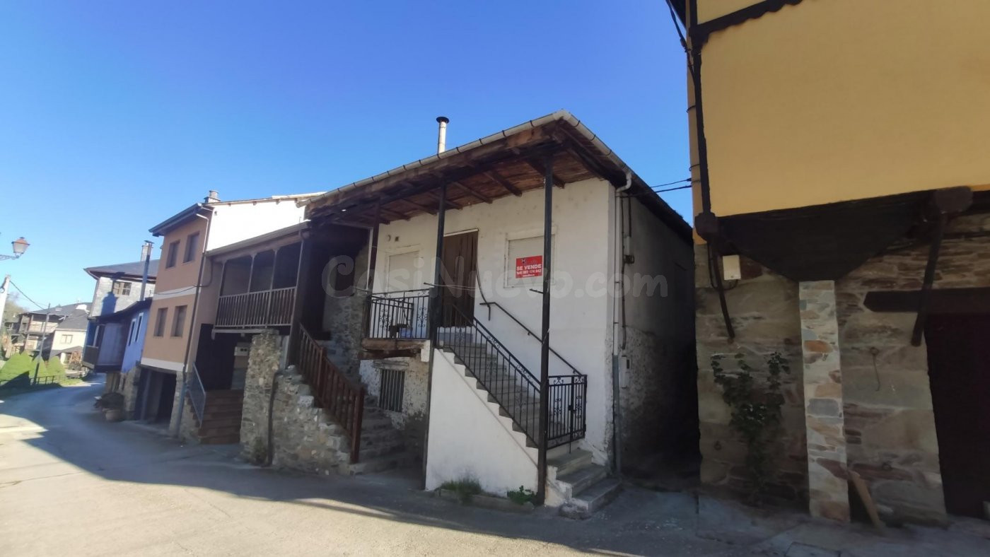 Venta de casa en Villanueva de Valdueza