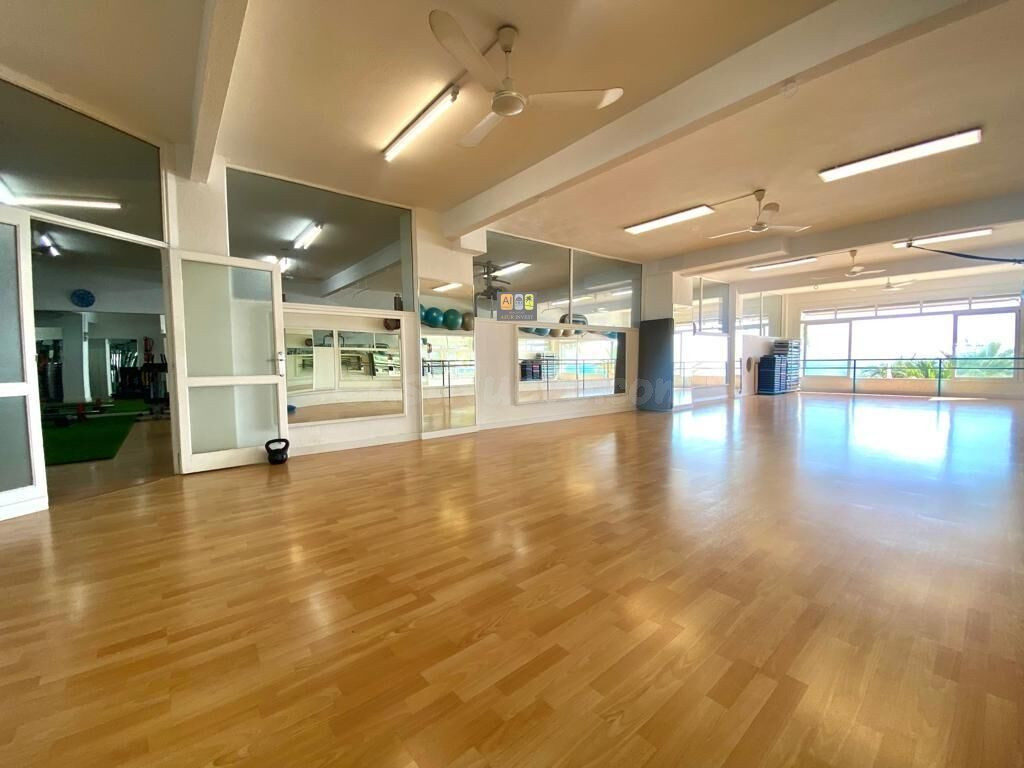 LOCAL COMERCIAL DE 380 M2 CON VISTAS AL MAR - foto 3
