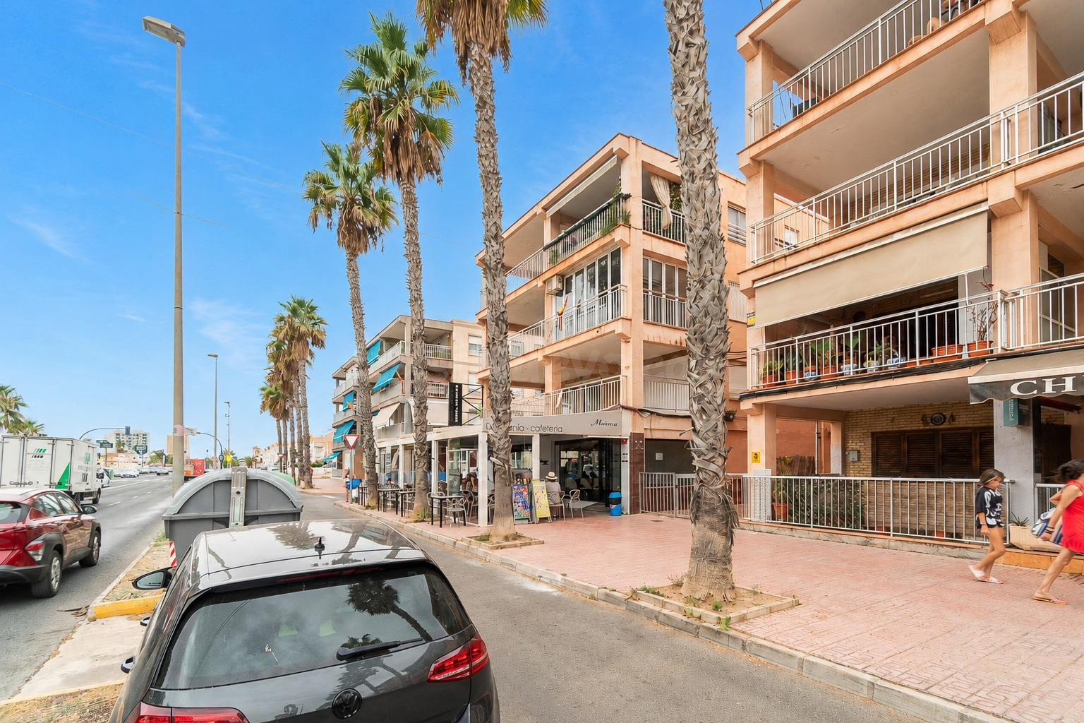 AMPLIO Y LUMINOSO PISO CON 3 DORMITORIOS MUY CERCA DE LA PLAYA EN LOS NAÚFRAGOS - TORREVIEJA