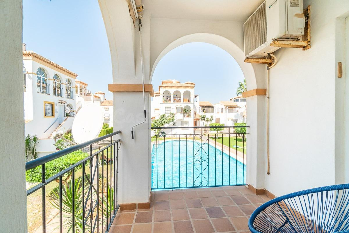 DUPLEX DE 120 M2 MIRANDO A PISCINA Y JARDINES COMUNITARIOS E - foto 2