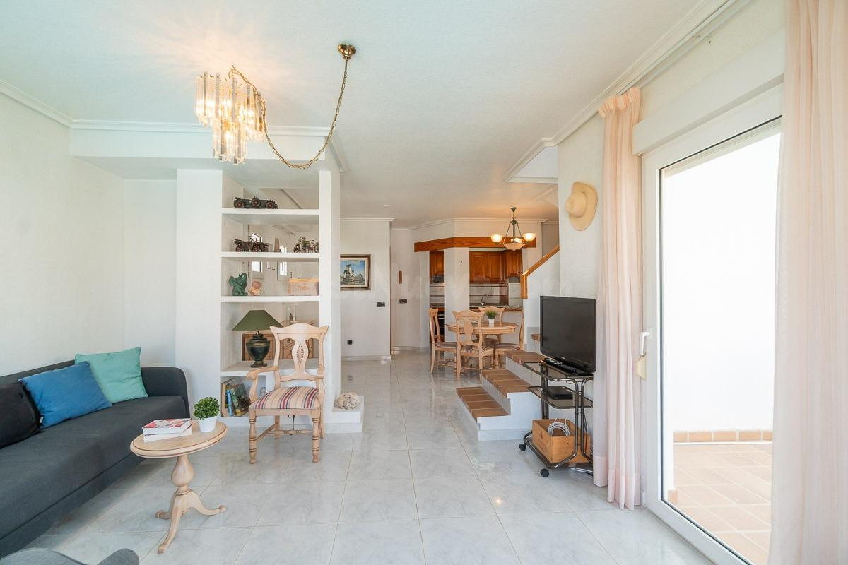 DUPLEX DE 120 M2 MIRANDO A PISCINA Y JARDINES COMUNITARIOS E - foto 3