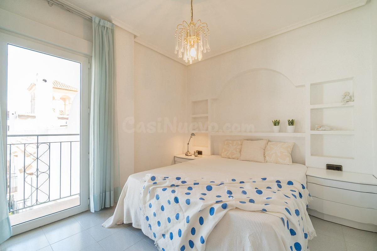 DUPLEX DE 120 M2 MIRANDO A PISCINA Y JARDINES COMUNITARIOS E - foto 4