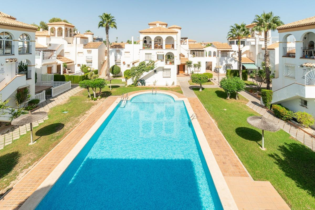 DUPLEX DE 120 M2 MIRANDO A PISCINA Y JARDINES COMUNITARIOS E - foto 5