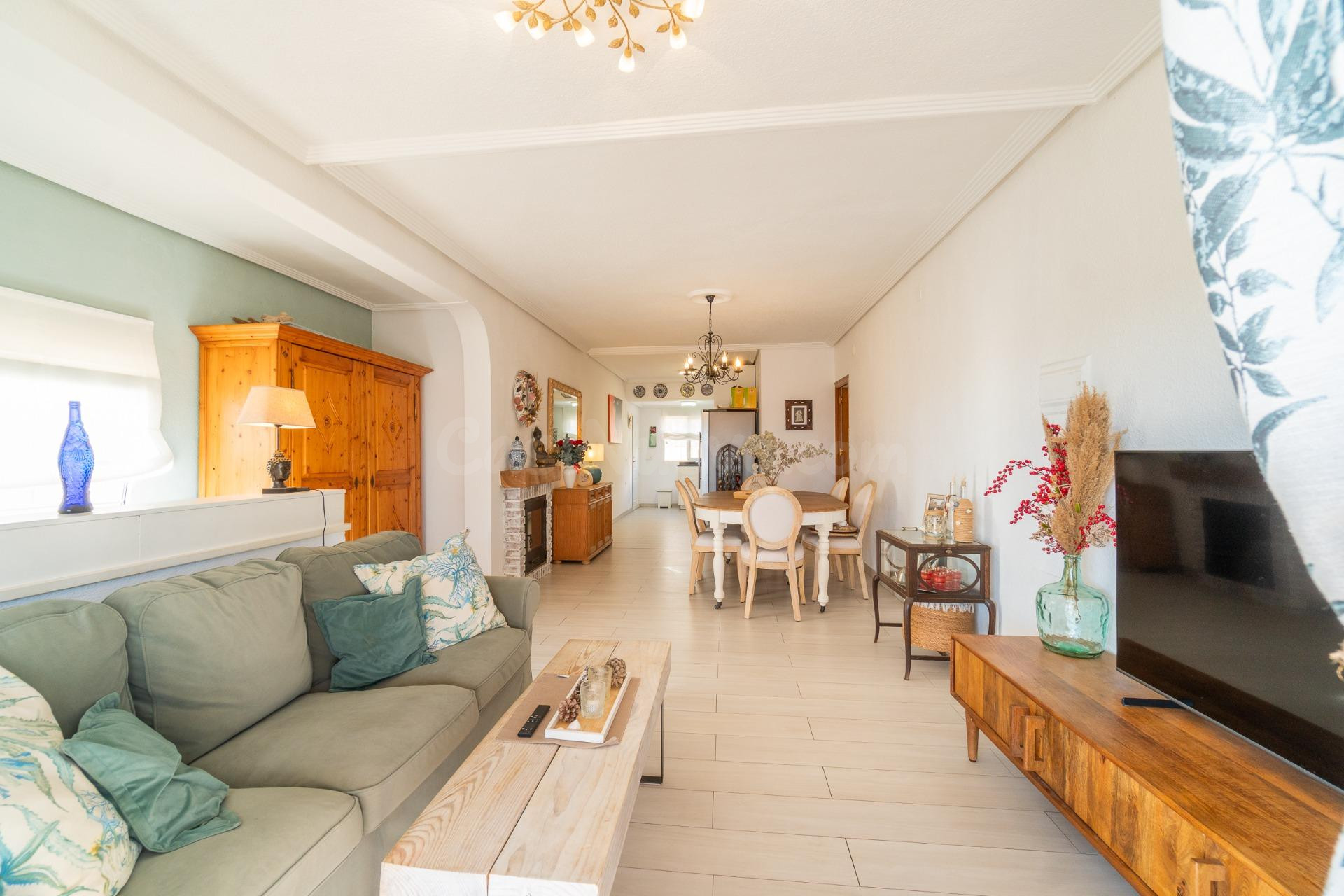 Chalet pareado con piscina, amplia parcela y alta eficiencia