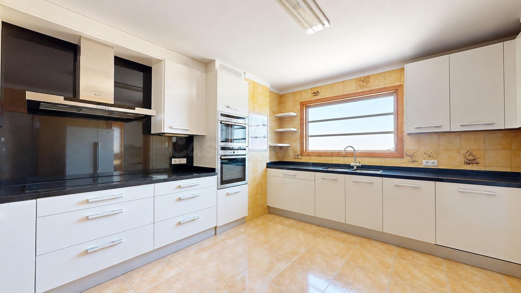 Exclusivo, luminoso y amplio piso con varias terrazas y vist - foto 2