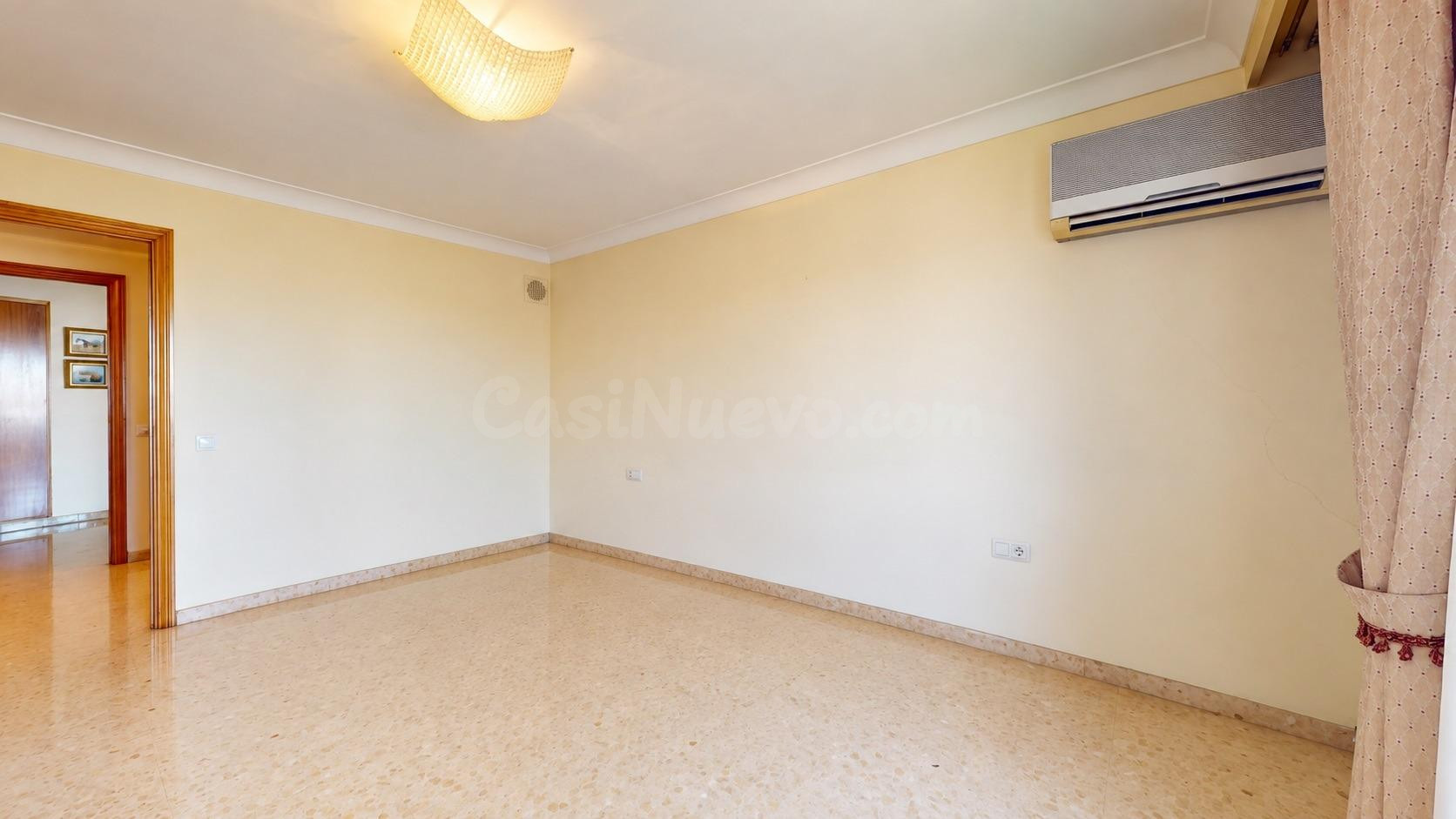 Exclusivo, luminoso y amplio piso con varias terrazas y vist - foto 3