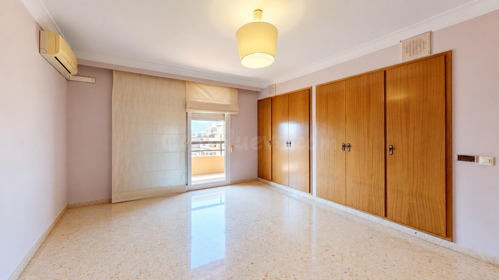 Exclusivo, luminoso y amplio piso con varias terrazas y vist - foto 4