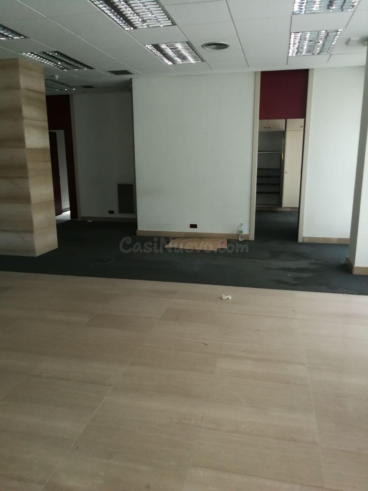 Amplio Local Comercial en Venta y Alquiler en Ponferrada, Zona Alta - foto 4