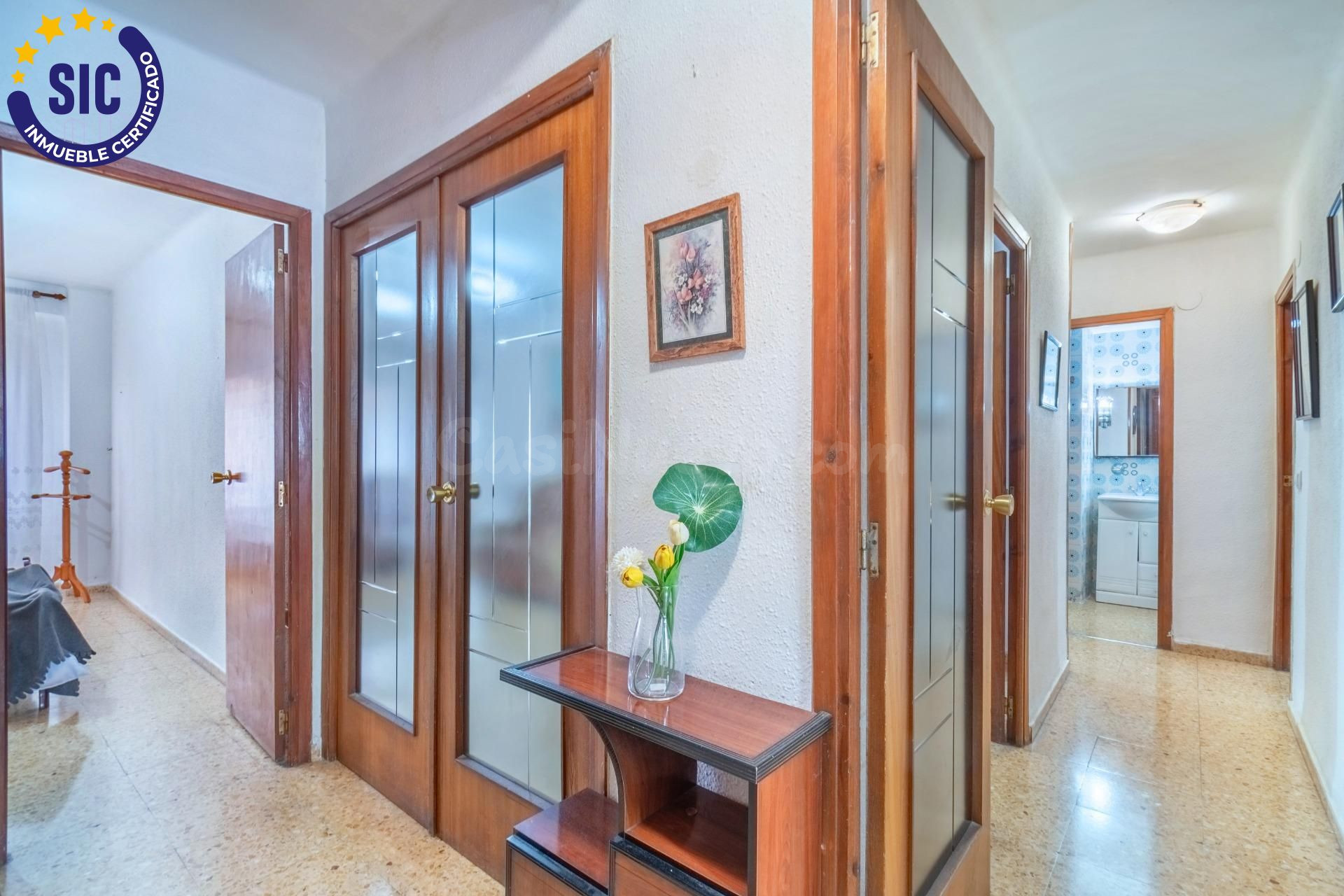 Amplio piso de 4 dormitorios con mucha luz natural - foto 4