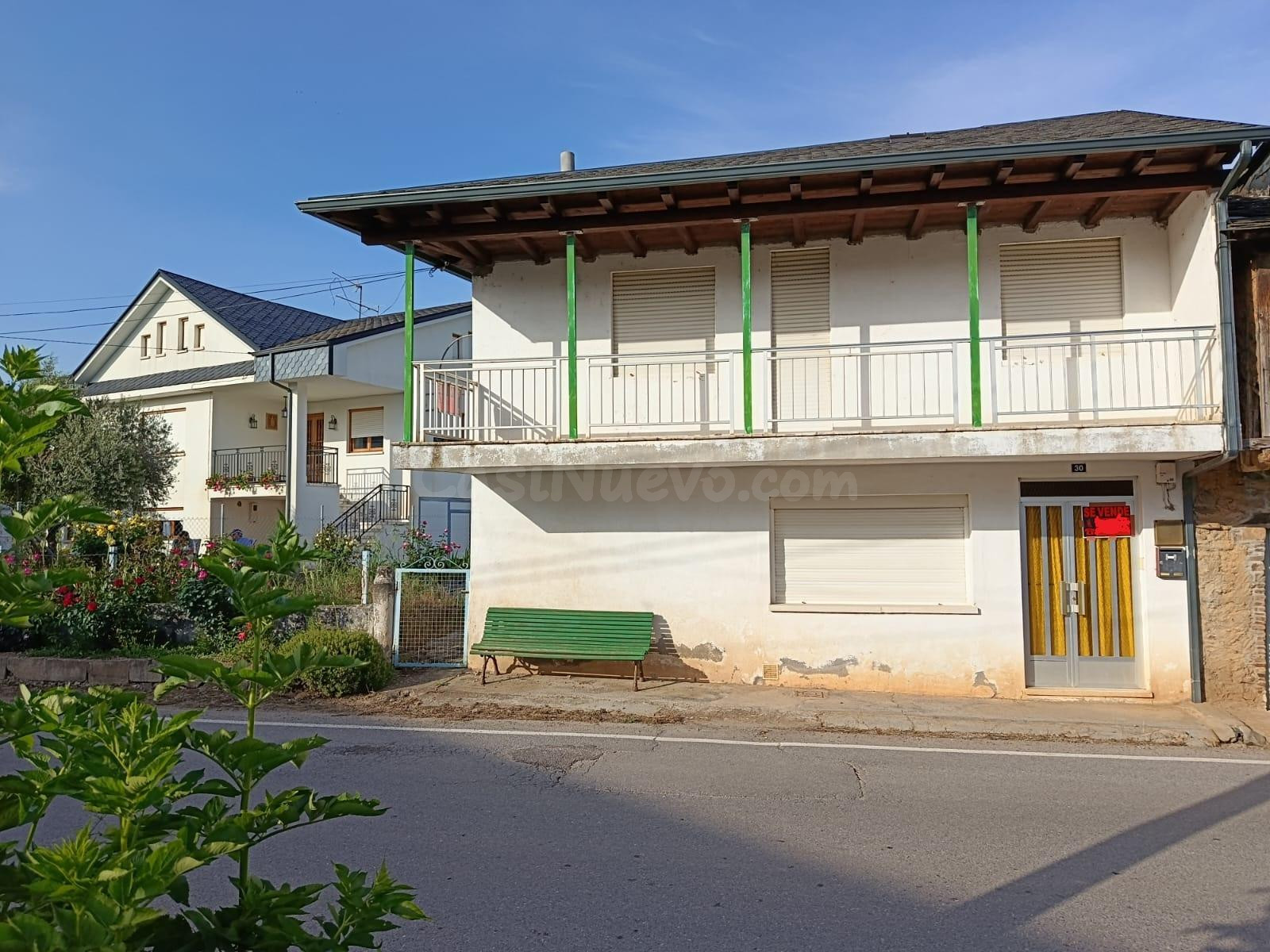 Amplia Casa con Terreno en Valtuille de Abajo