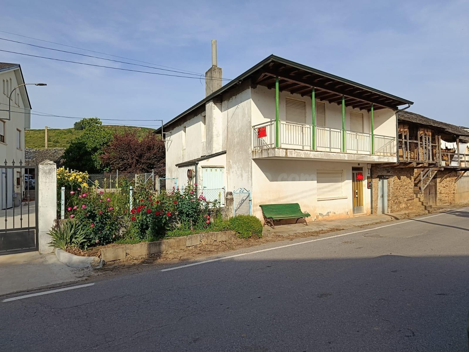 Amplia Casa con Terreno en Valtuille de Abajo - foto 2