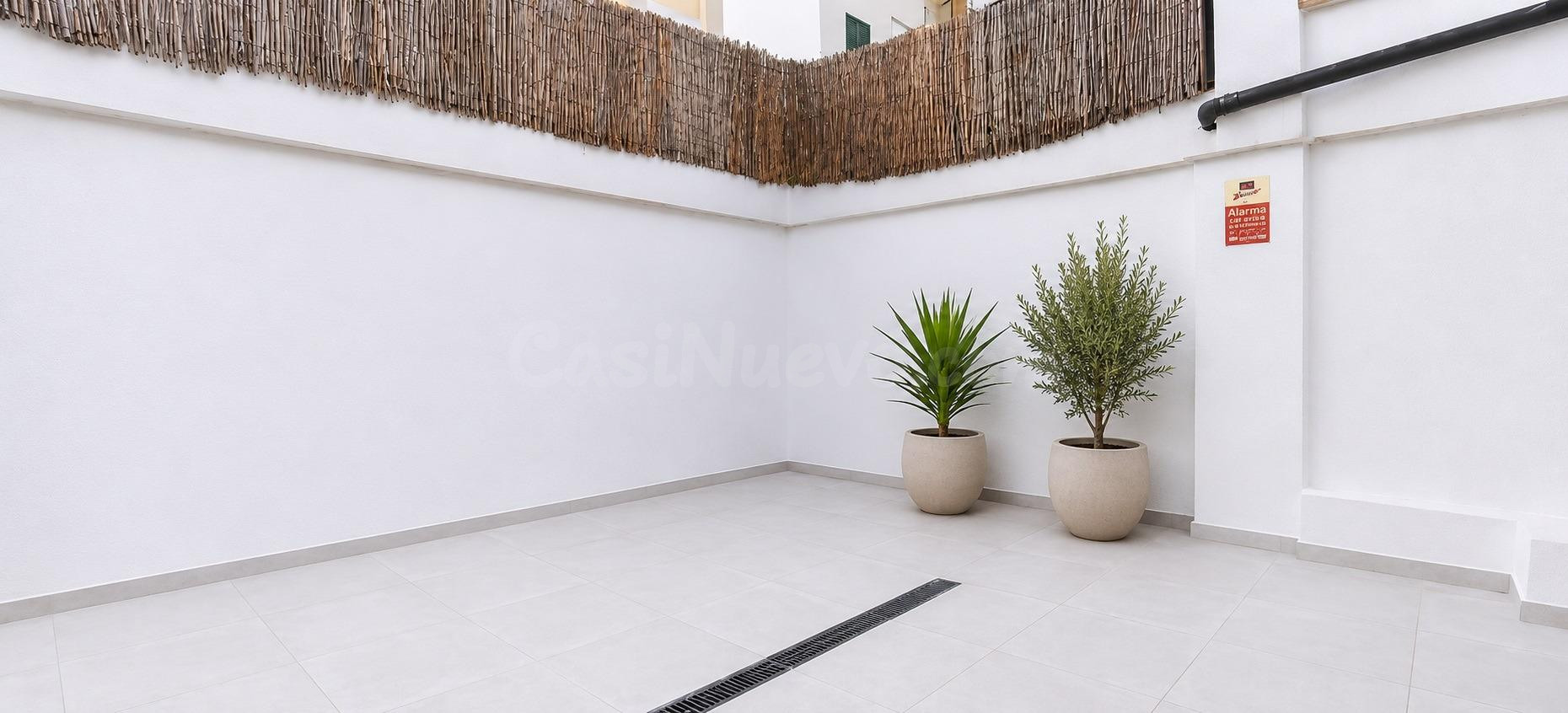 Planta baja reformada con amplia terraza a un paso de Santa  - foto 2