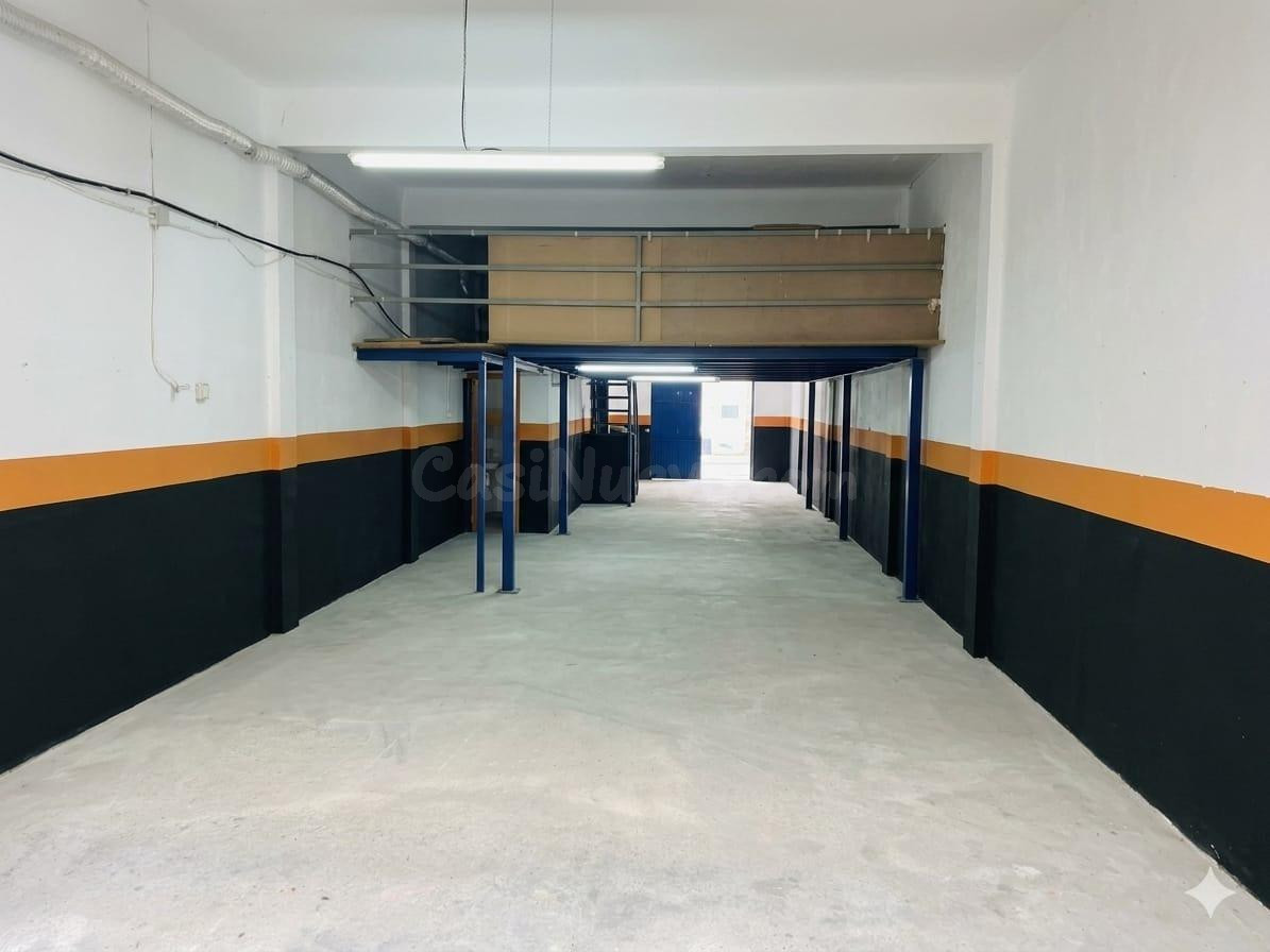 ¡Gran oportunidad en Almazora! Local/Almacén de 109m2 con altillo