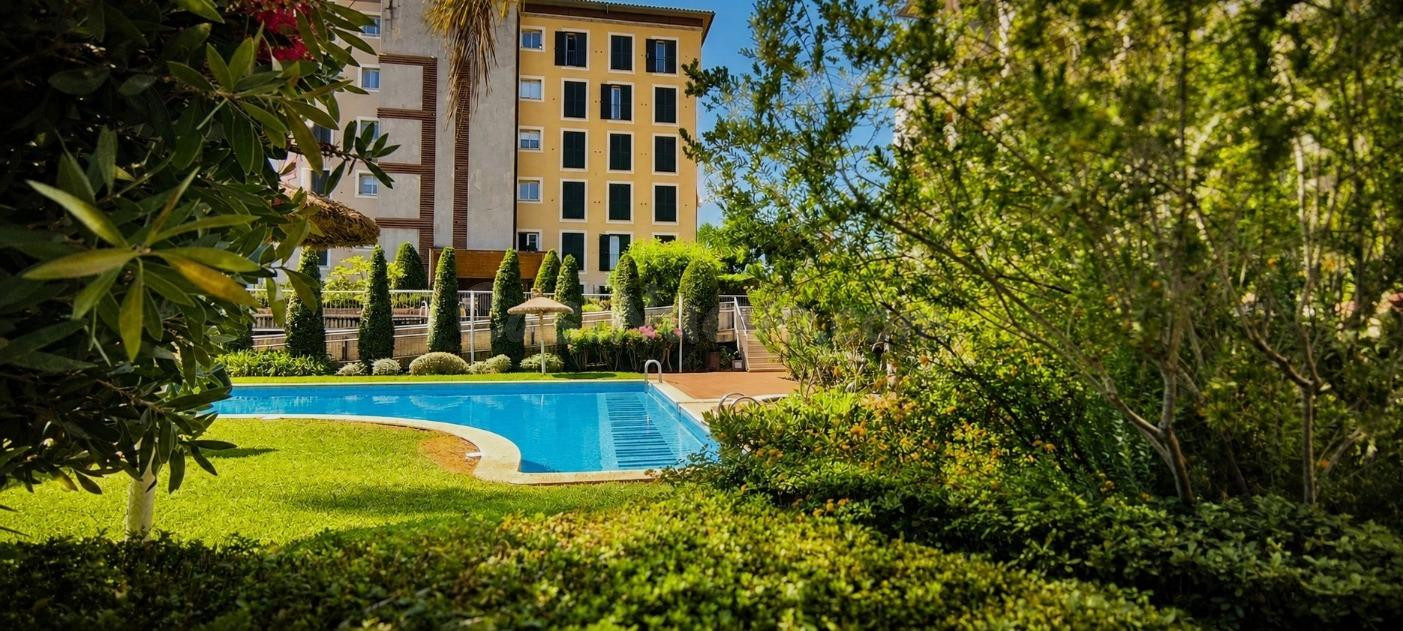 Exclusivo piso con terraza en residencial de alto standing en Sa Teulera
