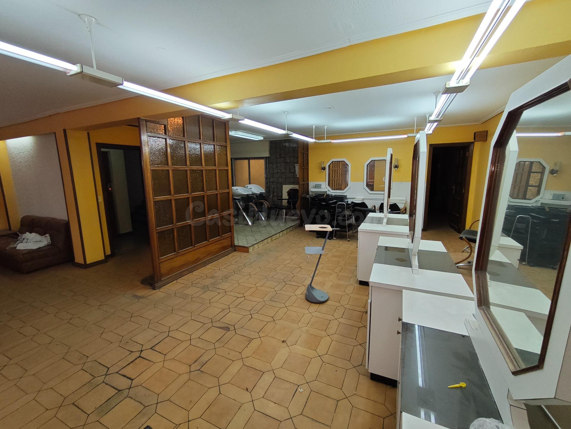 Amplio Piso en el Centro de Ponferrada a Reformar - foto 3
