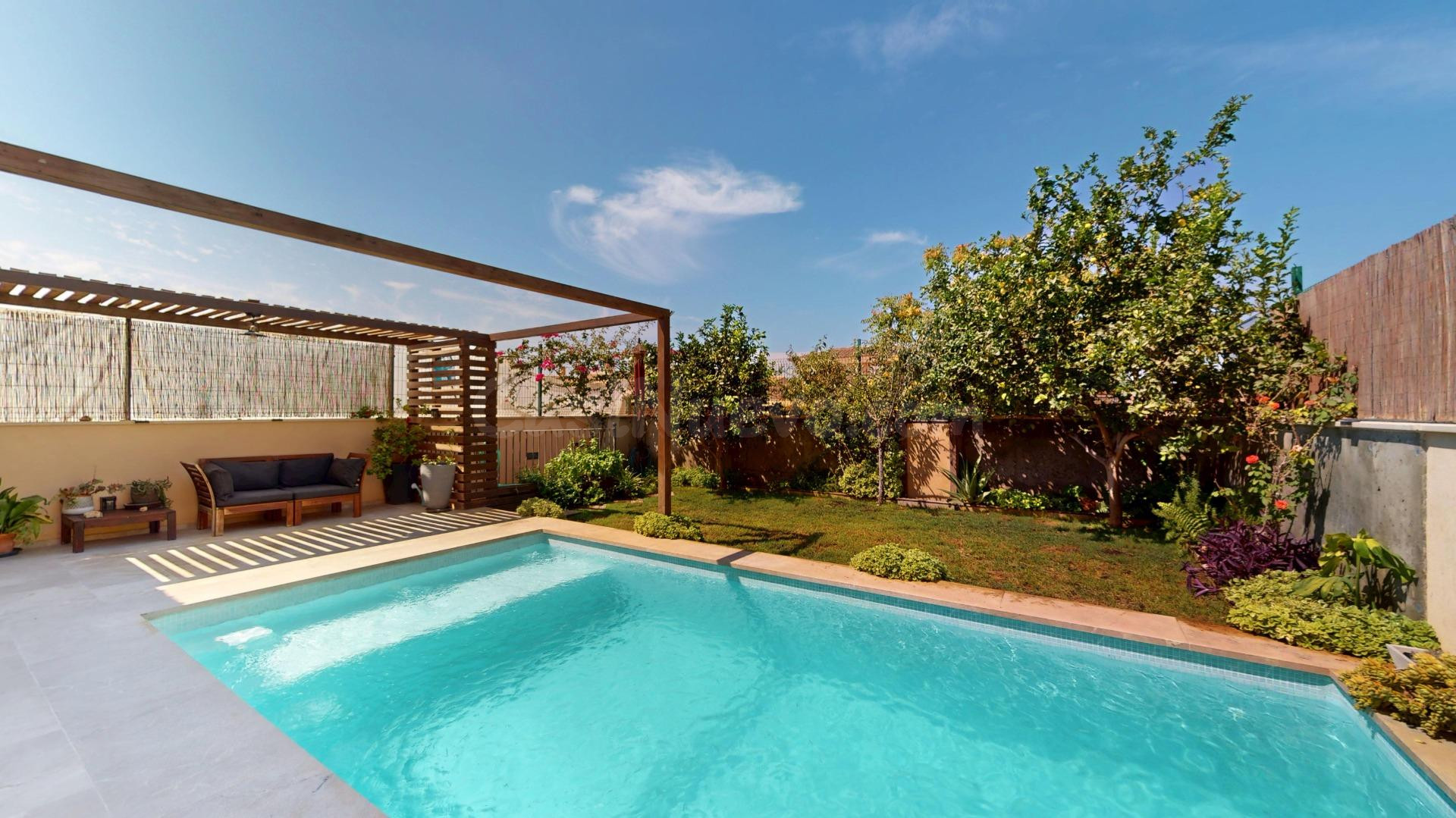 Exclusiva vivienda con piscina, placas solares y lista para 