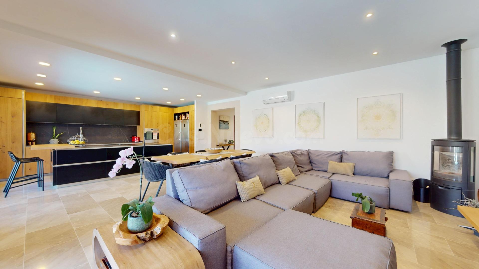 Exclusiva vivienda con piscina, placas solares y lista para  - foto 4
