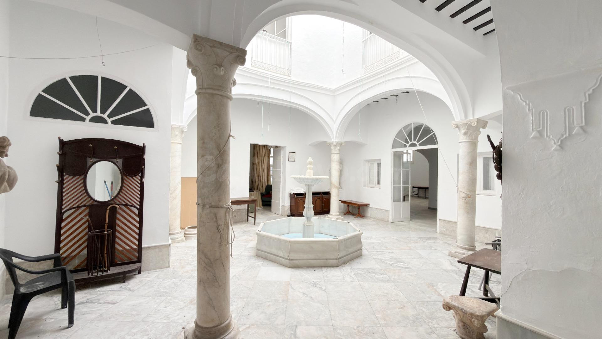 CASA DE DOS PLANTAS EN EL CENTRO DE MOGUER (HUELVA) - foto 2
