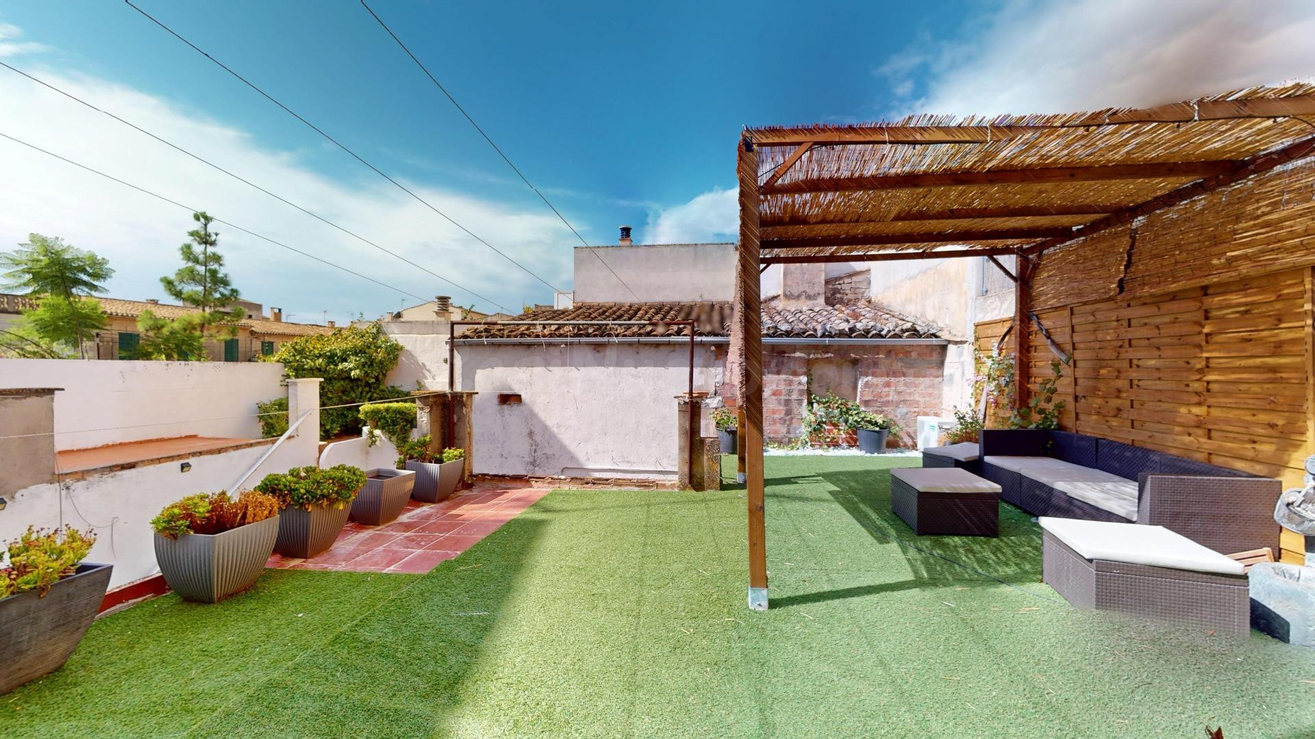 Espaciosa casa de pueblo con terraza y gran garaje en Porrer