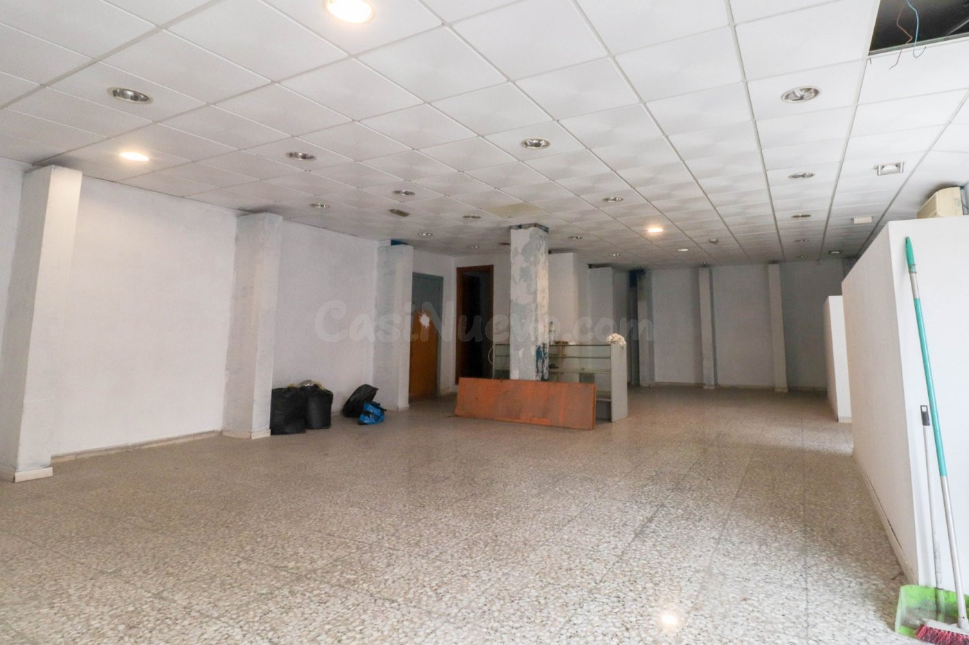 LOCAL COMERCIAL EN ZONA AVENIDA SANTA ISABEL - foto 2