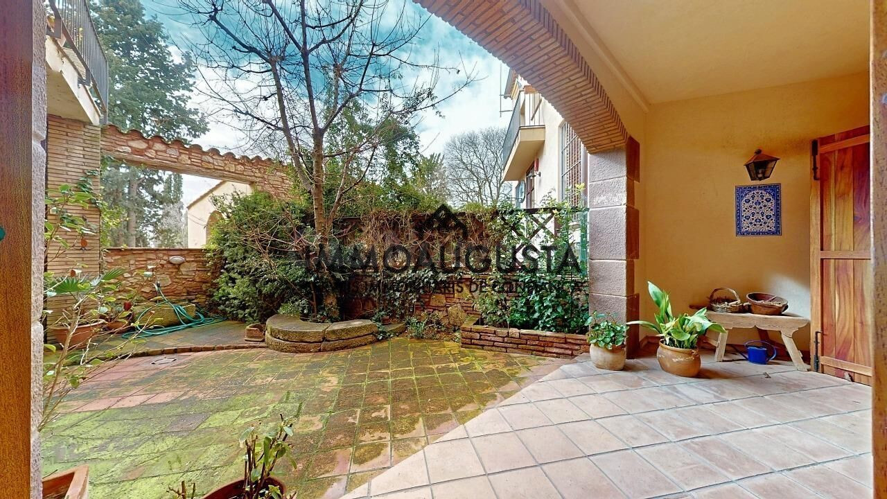 Exclusiva casa en núcleo historico Collbató. - foto 3
