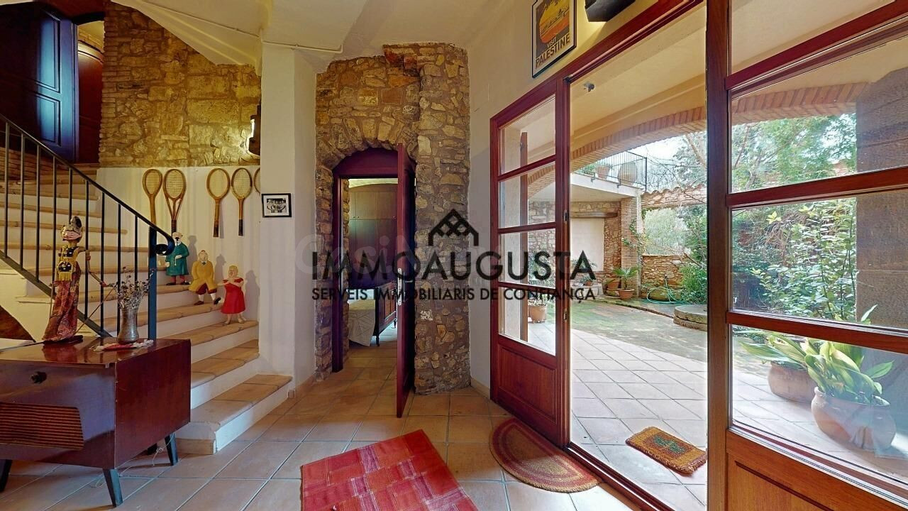 Exclusiva casa en núcleo historico Collbató. - foto 5