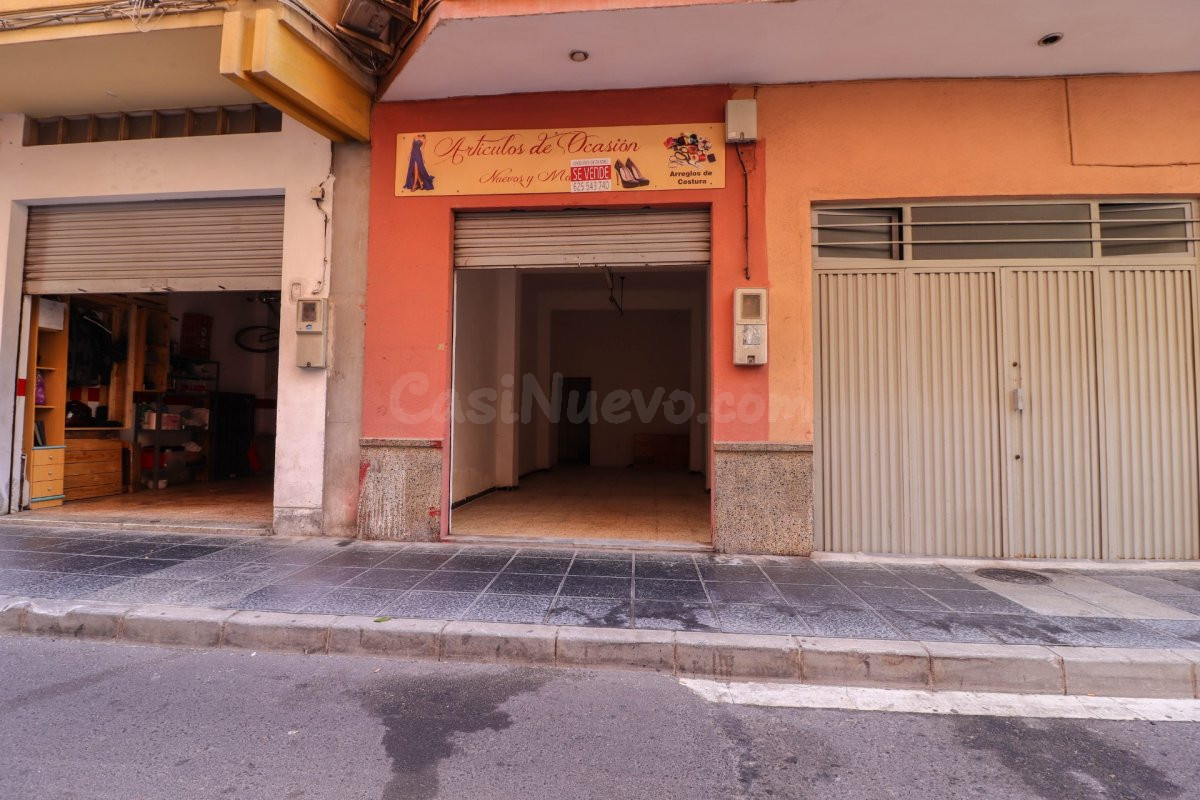 Local comercial en zona Santa Isabel - foto 4