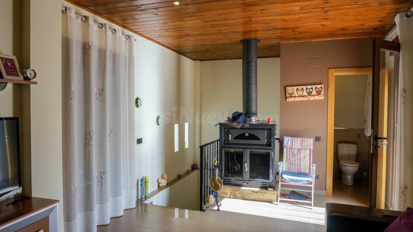 CASA EN VENTA COCHERA MAS 2 PLANTAS EN ABRUCENA - foto 3