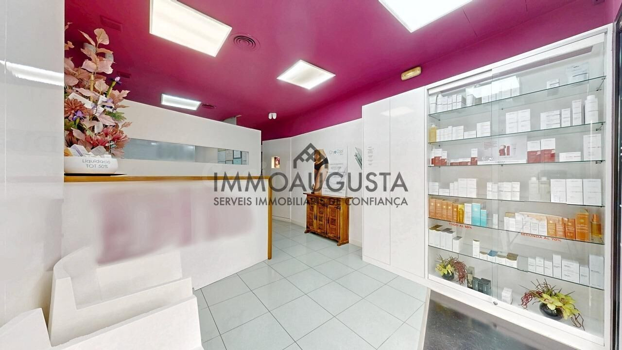 Local comercial en venta en Sarria - foto 2
