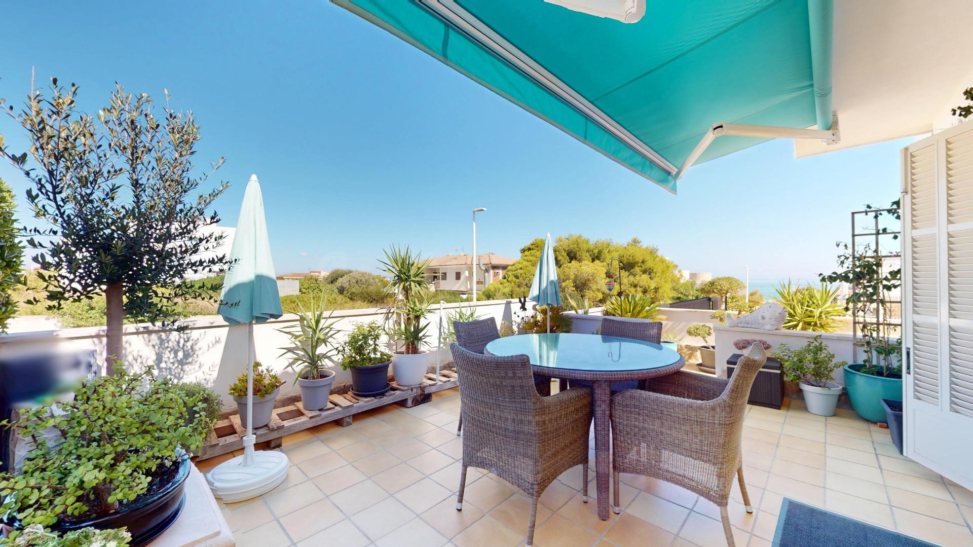 Amplio chalet reformado junto al mar en Son Serra de Marina