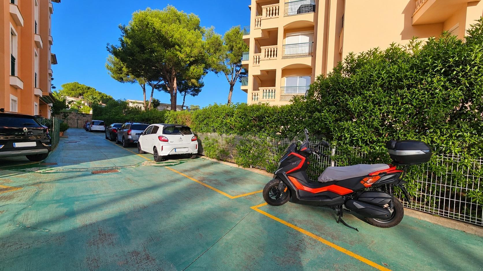 Venta de plaza de parking exterior en finca residencial - foto 2